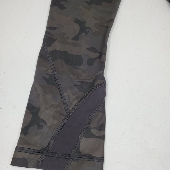 Lululemon Incognito Camo Multi Color Cropped Tight Legging Nulux SIZE 4. - Picture 4 of 15